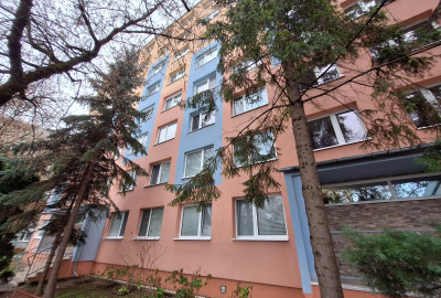 TERASA - Prenájom 3 izb byt, Lesnícka, 68 m2, 4/7p, výťah, rekonštrukcia, zariadenie, kumbál